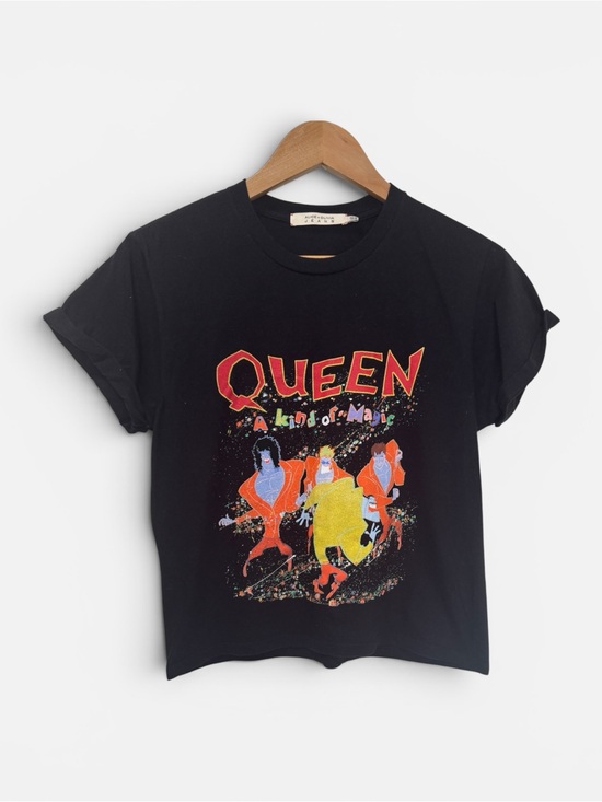 Alice + Olivia Tops - Alice + Olivia Shira "A Kind of Magic" Queen Graphic t-shirt Sz. XS/S